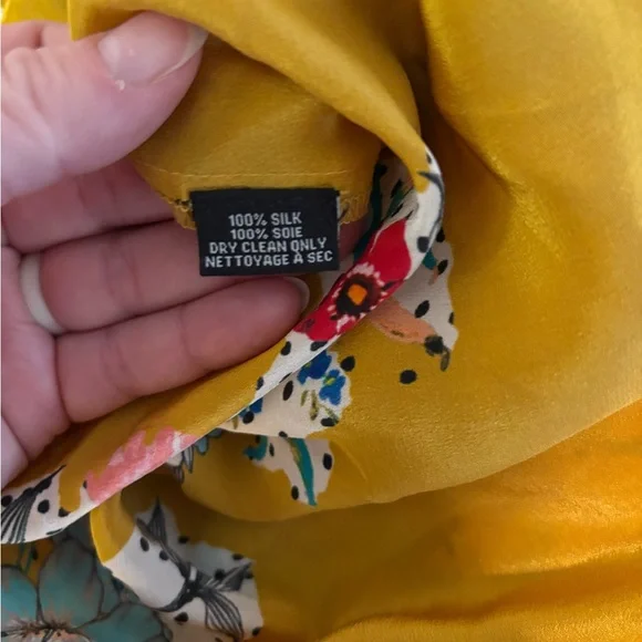 Tolani.Floral Yellow Women's Top 100% silk - Picture 6 of 7